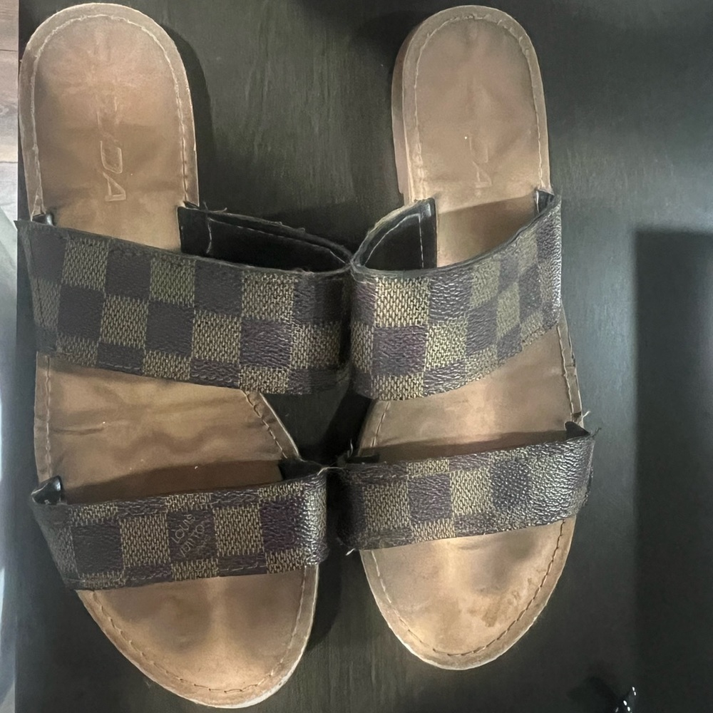 Louie V sandals